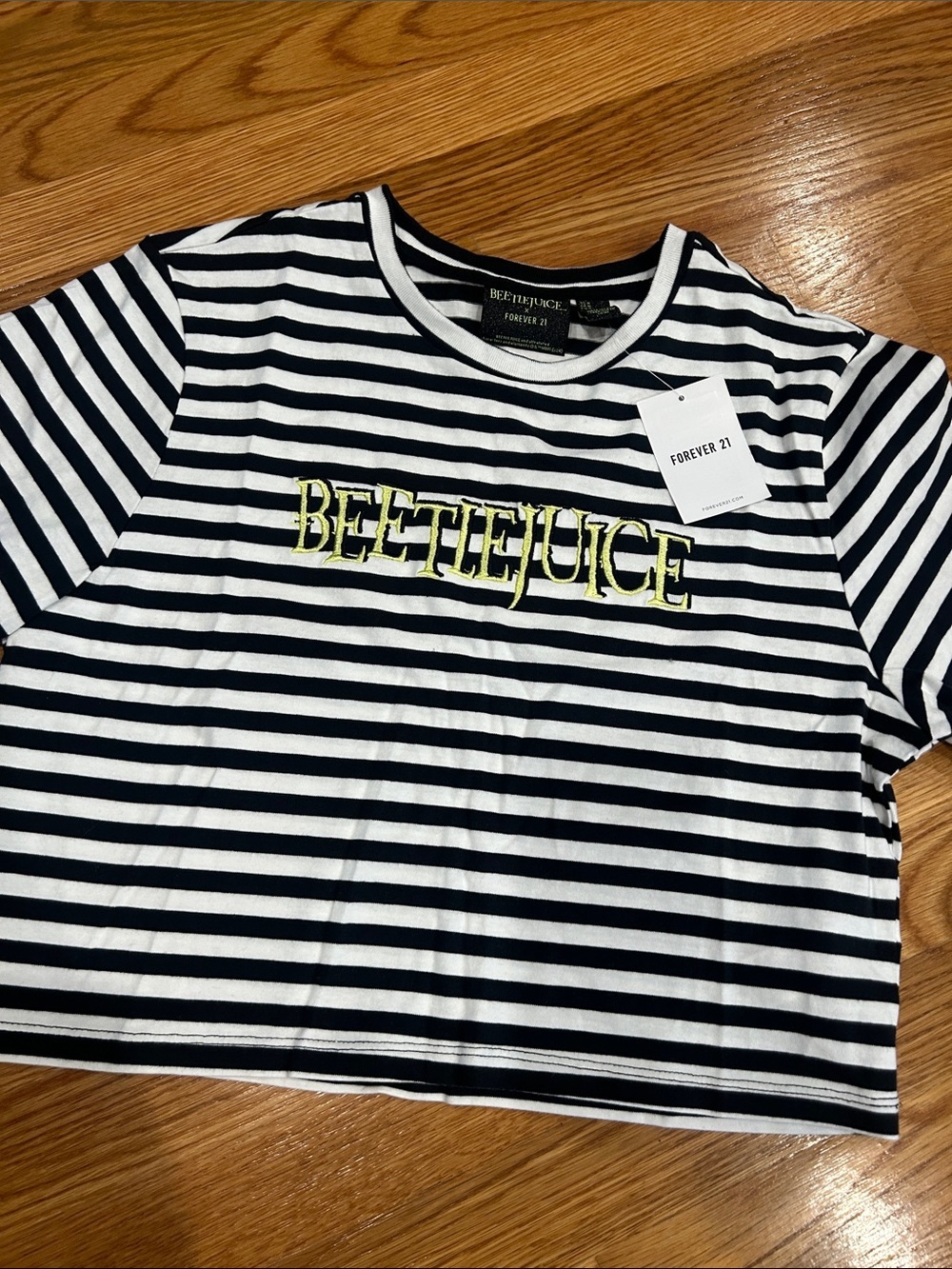 Beetlejuice x forever 21 embroidered Striped Crop Tee Black & White medium new - Picture 4 of 6